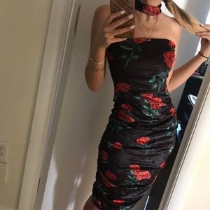 Strapless rose velvet choker ruched bodycon dress